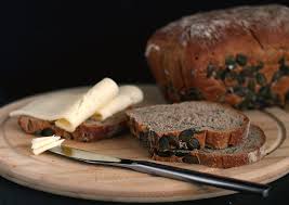 Kurbiskernbrot Ein Herzhaftes Brot Mit Roggenanteil Rezept Kurbiskernbrot Lebensmittel Essen Kochen