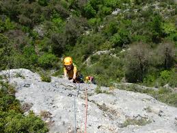 A partir du camping, côté est, vous pourrez partir en voiture à la découverte des impressionnantes gorges du tarn et des moins connues mais tout autant magnifiques gorges de la jonte. Grande Voie Jonte Rocher Pegase Aventures Occitanes