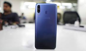 Samsung Galaxy M30 Review: Best Display ...