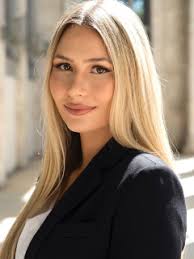 Hanna Webb's Instagram, Twitter & Facebook