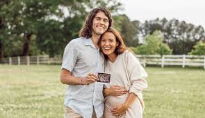 John luke robertson and his wife, mary kate robertson (née mceacharn), welcomed their first child on monday, october 14. John Luke And Mary Kate Robertson Are Expecting A Baby Video Bravely Daily