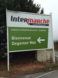 Jeu De Piste Avec Les Enfants Un Prochain Dimanche Trouver Cette Pancarte Qui Indique Prochain Supermarche Avant L Amerique Humour Breton Bretagne Finistere