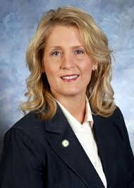 🚨NEW: Kentucky State Senator Robin L. Webb, a longtime Democrat, has  SWITCHED parties, leaving no rural Democrats in the Kentucky Senate and  expanding the GOP supermajority.
