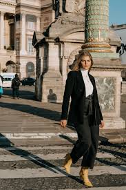 Viewing the masterpieces of the louvre is one of the essential things to do while visiting paris. Walking Through Paris Der Schonste Spaziergang Durch Paris