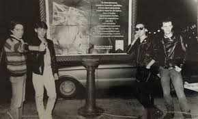 Sorpresa se han llevado los seguidores de los ángeles negros, grupo chileno que hace más de 30 años experimentó su época de esplendor, debido a que se dio a. Pil Chalar Lider De La Mitica Banda Punk Los Violadores Estamos Viendo Los Funerales Del Rock Infobae