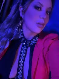 La magia de la Calle del Sabor llegó a Ecuador !! 🥳💃🕺🎶 Tuve el honor de  presentar en @cave.chillout 📍km4 vía a Guano, Chimborazo, a  @equilivremusic una banda de pop rock muy