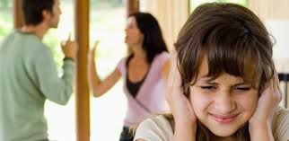 Brigas dos pais afetam os relacionamentos dos filhos até a vida adulta