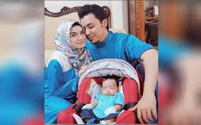 Mungkin ramai yang sedang dalam dilema mencari nama terbaik untuk anak yang bakal dilahirkan kerana menyedari nama yang diberikan kepada seseorang bayi mencerminkan betapa ibu bapa menyayangi anaknya. Cahaya Mata Kami