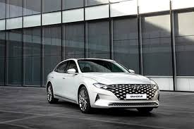 Now that we know the hyundai azera specifications' exterior side, now is the time to enter the cabin space from the interior. Hyundai Grandeur Is The Flagship Sedan We Can T Have Carbuzz