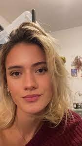 Amy Peach's Instagram, Twitter & Facebook