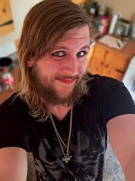 Baddies share glow-up photos and memes