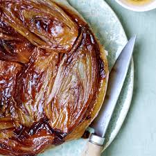 Decouvrez La Recette De La Delicieuse Tatin Aux Endives Regalez Vous Endives Recette Legume Plat