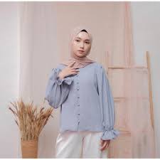 Dikarenakan putih adalah warna yang netral, jadi tidak heran banyak orang yang mengoleksinya sebagai outfit yang fleksible. Koleksi Baju Atasan Blouse Wanita Viorena Terpopuler Shopee Indonesia