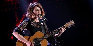 Aveva uno sguardo intenso e diretto le dita curate e un sarcasmo congenito labbra sottili, armonioso ricordo il giorno del mio matrimonio l'abito bianco di seta ed organza fiori d'arancio intorno all'altare aspettavo il mio sposo con devozione. Carmen Consoli Meglio La Famiglia Tradizionale Mio Figlio E Nato Con La Fecondazione Assistita Perche A 38 Anni Ero Sola E In Eta Avanzata L Huffpost