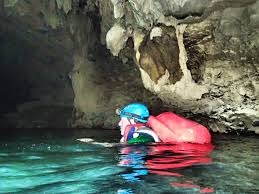 Bông tai vàng trắng ý 18k pnj xm00w000848. Phong Nha Hohlen In Ke Bang Vietnam Im Innern Der Erde