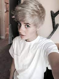 Ruby rose calls herself gender fluid after androgynous. Ftm Genderfluid Androgynous Haircuts For Round Faces Novocom Top