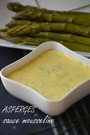 Je Partage Avec Vous Cette Recette De Sauce Mousseline Qui S Accorde Idealement Avec Les Asperges Une Sauce Avec Des Fines He Sauce Mousseline Cuisine Recette