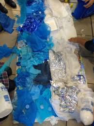 La superior e inferior son de color azul celeste, y la central es de color blanco. 3er Grado A Y B Proyecto De La Bandera Argentina Colegio Santiago Apostol