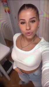 𝑆𝑎𝑟𝑎 ℎ𝑒𝑟𝑛𝑎𝑛𝑑𝑜 (@sara.hrdoo)