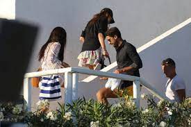Sami khedira is rumored to have hooked up with adriana lima in jul 2016. Football Paparazzi On Twitter More Pictures Of Sami Khedira With Victoria Secret Model Adriana Lima And Robert Lewandowski S Wife Anna At Mykonos