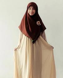 Pakai warna ungu muda juga cocok digabungkan dengan baju atau gamis biru muda lho. Hijab Syari Warna Coklat Susu Hijabfest