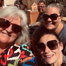 I took this photo of me and my friend in M5's side by side earlier ✌🏽 I  think it turned out ok 🤷🏽‍♂️ Gamertag