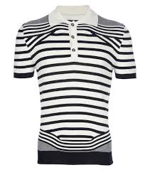 Libre, punk, rebelle et couture à la fois, il la décline sous toutes ses identités comme autant d'hommages à une femme qui ose et qui l'inspire. La Mariniere Classique Ou Revisitee Elle Est Tendance Cet Ete Tee Shirt Homme Chemise Homme Vetements Homme