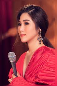 Hương Tràm tung bộ ảnh đẹp như hoa, thần thái cuốn hút kỉ niệm sinh nhật  tuổi 25