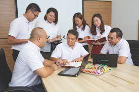 Berikut merupakan maklumat iklan kerja kosong yang ditawarkan oleh majikan terlibat. Martin Ang Director Of Marketing Of Julie S Manufacturing