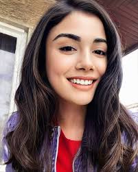 Ozge Yagiz Na Instagramie Guldun Guller Acildi Penceremin Demirlerinde Ozgeyagizz Ozgeyagiz Ozgeyagiz Ozberk Oz Cute Girl Poses Girl Girl Poses