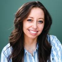 Karen Oster's Instagram, Twitter & Facebook