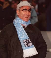 Waigel is a lawyer, and earned a doctorate in 1967. Politiker Lieben Fussball Bilder Fotos Welt Fussball 1860 Munchen Sport