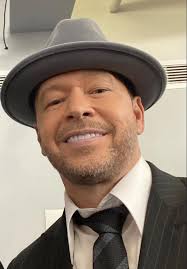 𝗦𝗔𝗬 𝗬𝗘𝗦 𝗜𝗙 𝗬𝗢𝗨 𝗟𝗢𝗩𝗘 BLUE BLOODS