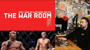 The height of ciryl gane is 6'4.5 or 195 cm here is ciryl gane (second from right) with a few fellow heavyweights daniel cormier (5'9.5), derrick lewis (6'2.5), stipe miocic (6'3.5), tom aspinall (6'4), francis ngannou (6'4), ciryl gane (6'4.5) and, alexander volkov (6'7) 3kpl5kp 0k9slm