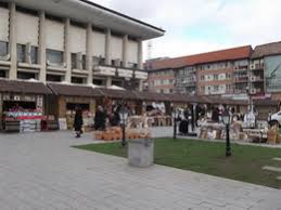 Mesterii populari si artizani te asteapta cu o multime de decoratiuni din sticla, ceramica sau lemn, cu bijuterii, antichitati taranesti, obiecte din gospodarie si multe alte obiecte. Produs In Bucovina Evenimente