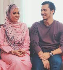 Isteri untuk disewa.once start baca aje.terus sangkut.tahap tak boleh nak lepas.banyak watak utama dalam novel ni.bukan setakat 1 hero, 1 heroin.novel ni ada 4 hero.1 heroin.amik ko, sampai 4. Novel Drama Isteri Untuk Disewa Cetus Kontroversi Mufti Wp Perjelas Isu Fiqh Sayidahnapisahdotcom