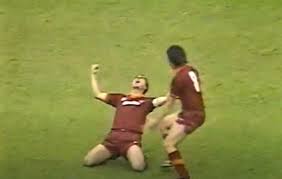 Giallo come il sole, rosso come il cuore. Roma Campione 37 Anni Fa Quel Grido Verso Il Cielo Di Agostino