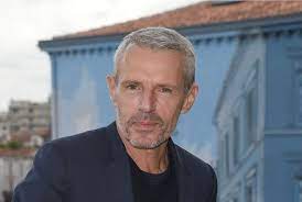 A 60 ans, le comédien se livre corps et âme. Lambert Wilson Il N Y A Pas De Grand Homme Sans Une Femme A Ses