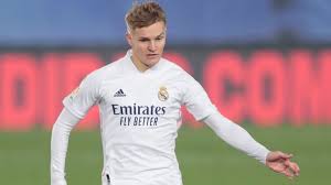 Ødegaard made his debut for strømsgodset toppfotball in april 2014, nearly becoming the youngest player to feature in tippeligaen , and became its youngest goalscorer. Martin Odegaard Transfer Arsenal In Advanced Talks With Real Madrid Over Loan Deal Football News Sky Sports