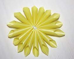Kali ini admin akan membahas salah satu jenis kerajinan tangan yang biasanya sering kita jumpai. Drinking Straw Flower Simple Craft Ideas Sedotan Bunga Matahari Bunga