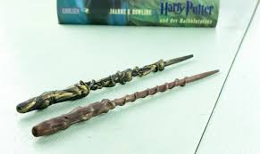 Harry potter zaubersprüche harry potter spiele harry potter zauberstab harry potter geschenke die karte des rumtreibers harry potter selber machen harry potter geburtstag. Diy Harry Potter Zauberstab Selber Machen Tolle Diy Geschenkidee