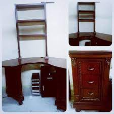 للبيع مكتب مع سطح رفوف بحالة ممتازة السعر 15 bd bathroom vanity vanity single vanity