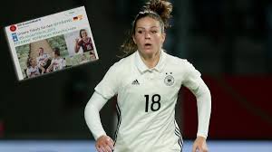 Wir haben offizielle deutschland trikots, dfb auswärtstrikot 2021 und shirts für alle fans. Frauen Nationalmannschaft Neues Trikot Fur Dfb Team Im Retro Look Eurosport