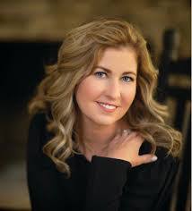 Julie Romig's Instagram, Twitter & Facebook