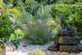 Jetzt stöbern, preise vergleichen und online bestellen! Ein Terrassenbeet Mit Sprudelstein Einfach Garten