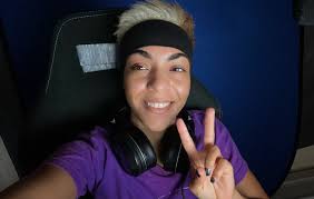 How esports broadcaster Erin Ashley Simon managed to stand out from the  crowd