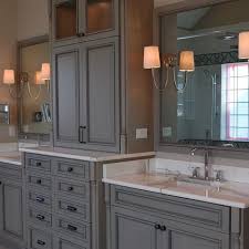 Separated Vanities And Sinks With A Great Big Linen Closet In The Middle Love I Traditional Bathroom Traditional Bathroom Designs Bathroom Design Inspiration