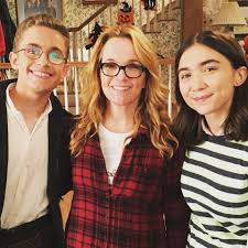 Her parents are barbara anne (barry) and clifford elwin cliff thompson. Girl Meets World Rowan Blanchard And Sean Giambrone With Lea Thompson On The Set Of The Goldbergs Via Lea S Instagram Lea Is Directing The Episode Facebook