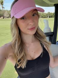If you're looking for a golf girlfriend, here I am ❤️