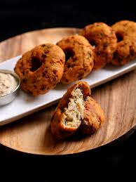 Bread Medu Vada Recipe Instant Medu Vada With Leftover Bread Slices Recipe Medu Vada Recipe Recipes Breakfast Receipes